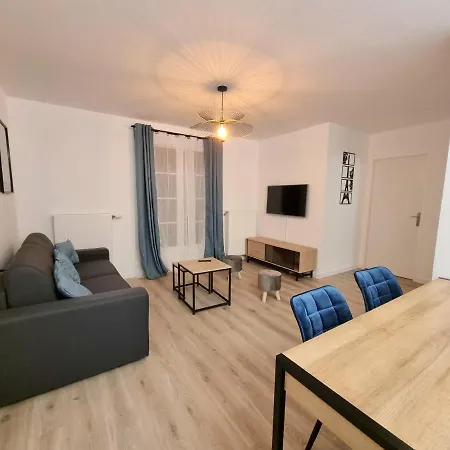 ***suite Regence * 5min & Shopping * New*** Serris